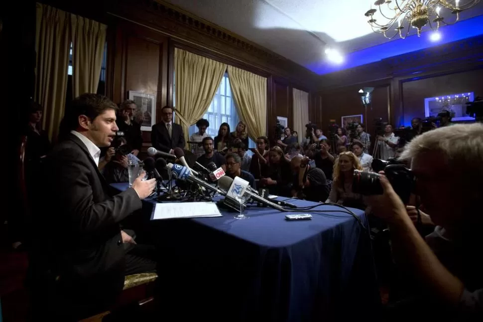 EN EL CONSULADO. Kicillof expuso la postura argentina y contestó preguntas de periodistas, luego de las siete horas de reunión que mantuvo en Nueva York. reuters