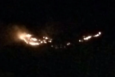 Un incendio en el cerro Muñoz mantiene en alerta a los bomberos de Tafí del Valle