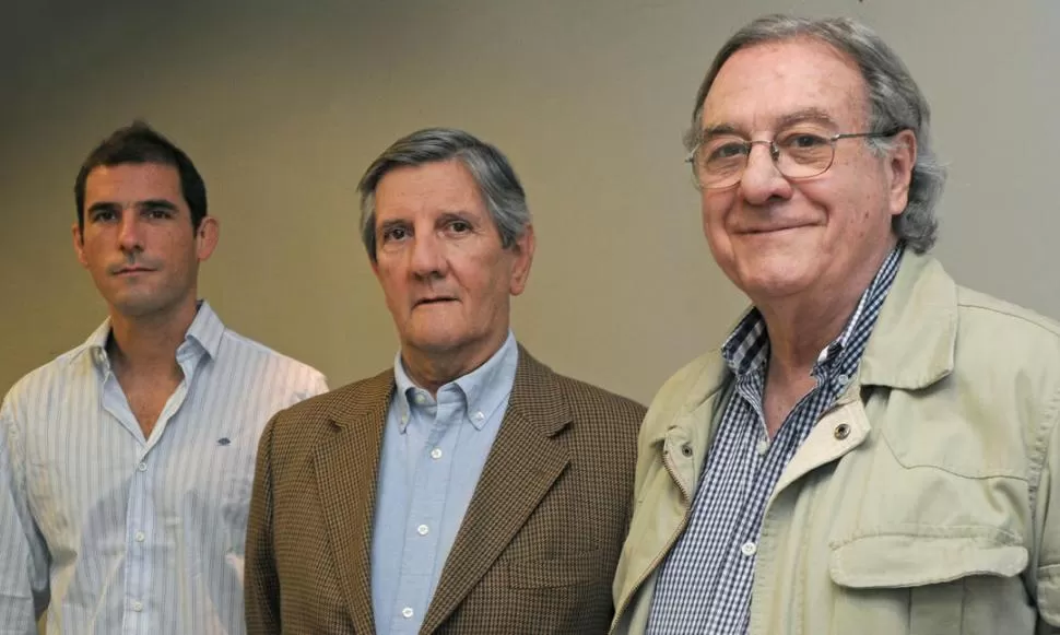 ANFITRIONES. Los neurocirujanos Alvaro Campero, Abraham Campero y Juan Rivadeneira, en LA GACETA. la gaceta / foto de maría silvia granara