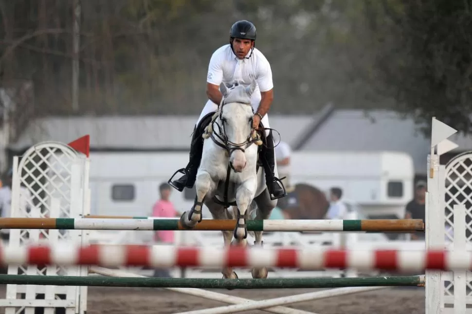 BUEN SALTO. Ricardo Piola se lució sobre la montura de “LF Quithago Z”. 