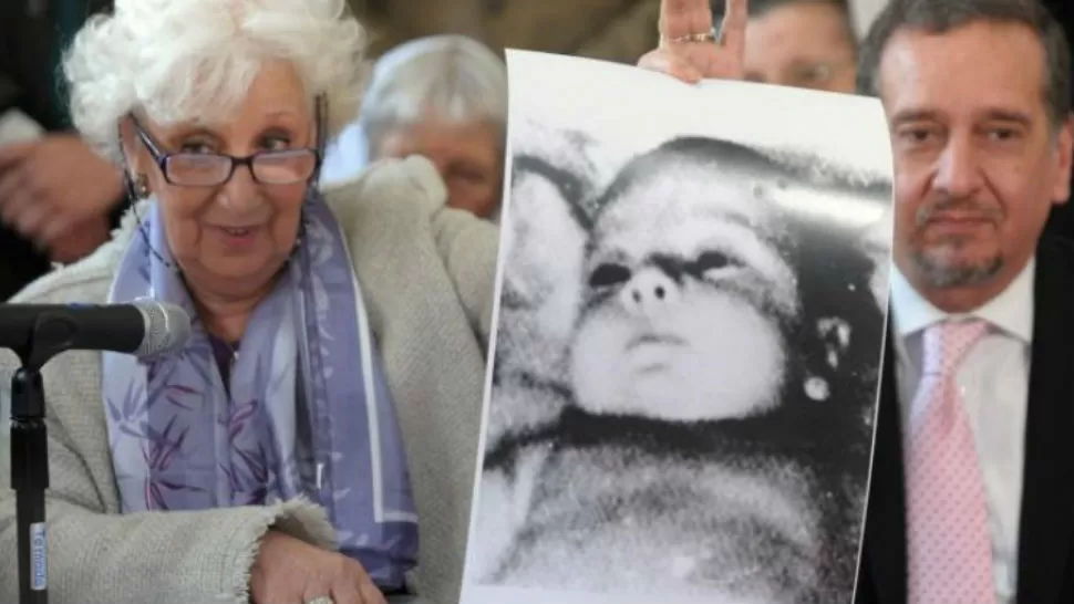 HISTÓRICO. Las Abuelas de Plaza de Mayo hallaron al nieto de la titular de la entidad de la organización de Derechos Humanos
