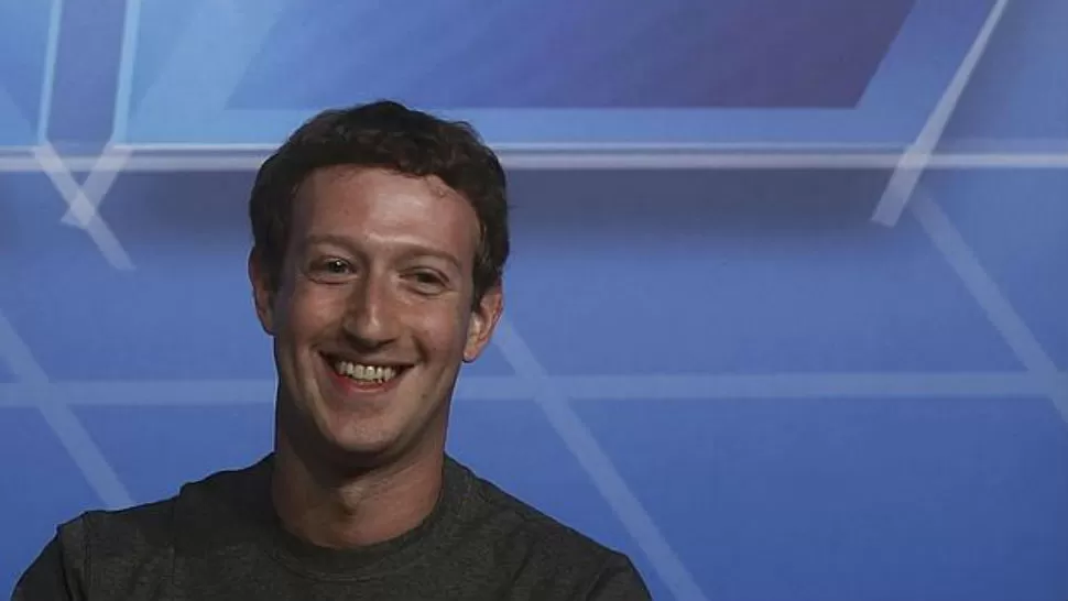 DE LOCOS. Mark Zuckerberg amenzaba a sus empleados con una katana. IMAGEN DE ABC.ES