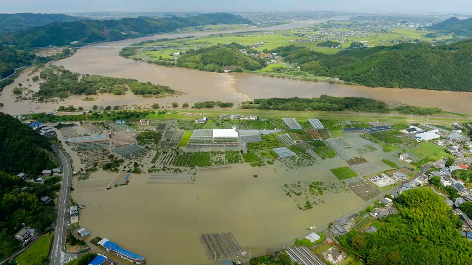 BAJO EL AGUA. El paso del tifón Halong dejó pérdidas millonarias en Japón. REUTERS