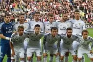 Cristiano Ronaldo posa en puntas de pie para parecer más alto