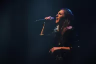 Soledad cierra el festival con su carisma y el poncho al aire