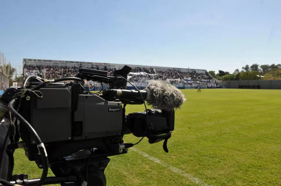 PRESENTE. Las cámaras estarán en el estadio 2 de Abril transmitiendo el partido de Atlético para toda la provincia. 