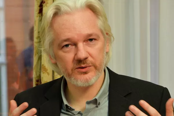 Assange asegura que abandonará pronto la embajada de Ecuador