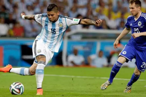 Marcos Rojo, de una rabona en el área al Manchester United