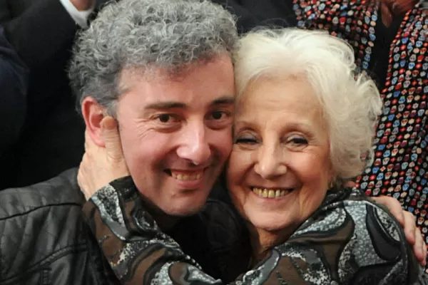 Se conoció el acta de nacimiento del nieto de Estela de Carlotto