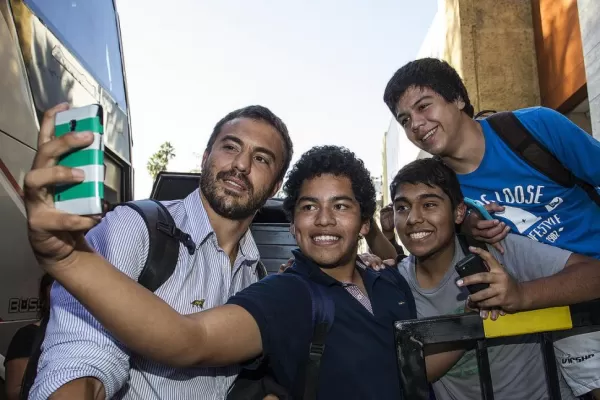 Salta recibió a Los Pumas entre “selfies” y autógrafos