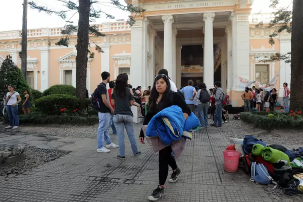 UNT: Los estudiantes levantaron la toma del Rectorado