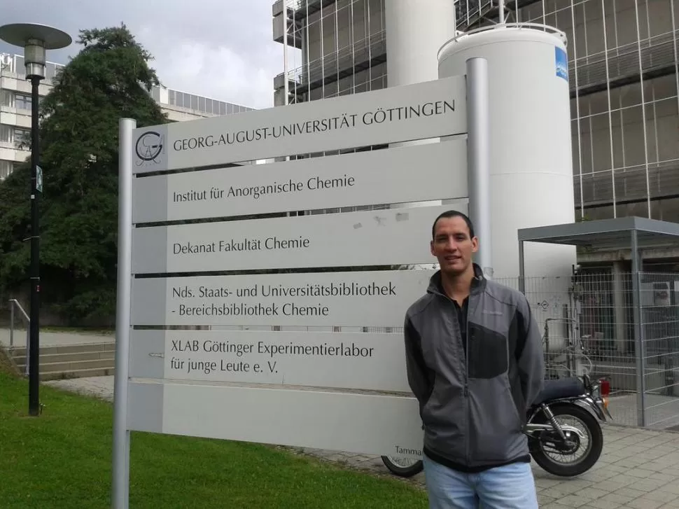 EN EL CENTRO DE INVESTIGACIONES. Mauricio Cattáneo realiza sus estudios sobre la energía en Göttingen. gentileza mauricio cattáneo