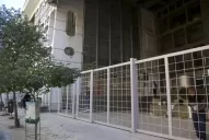 Polémica por la verja en la entrada del Ente Cultural