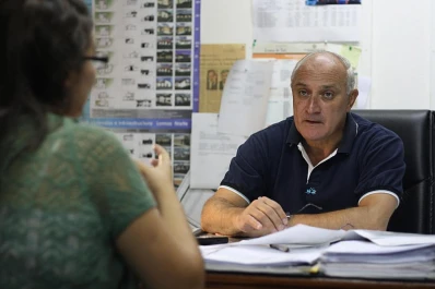 “No podemos ir a patear la puerta de una casa y sacar a los ocupantes irregulares”