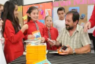 “La buena literatura ayuda a  domesticar los fantasmas de la infancia”