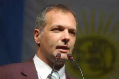 El gobernador asegura que lo atacan por defender a Chubut