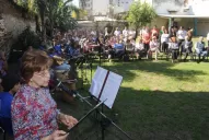 La vieja casa se iluminó con un “abrazo reconciliador”