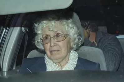 La Presidenta visitó anoche a su madre, internada desde el martes