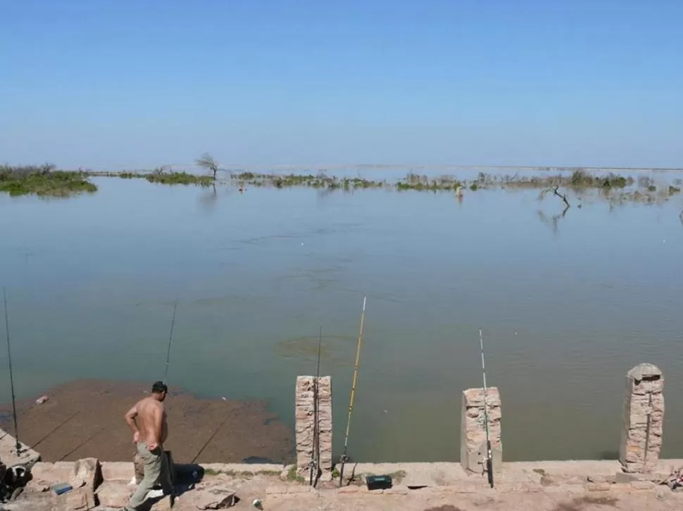 UN PAISAJE ESPECTACULAR. El Dique Los Figueroa, en Santiago del Estero, es uno de los lugares donde se pescó bien. 