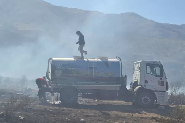 Tafí del Valle: El fuego se reavivó debido al cambio de la dirección del viento