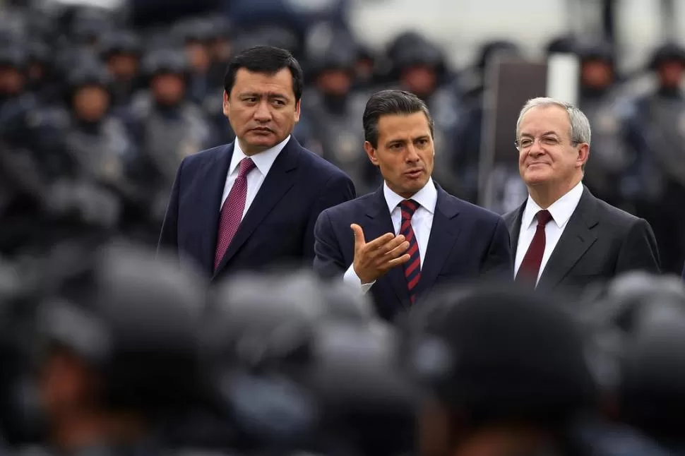 ACTO. El presidente Peña Nieto habla ante los nuevos gendarmes. reuters