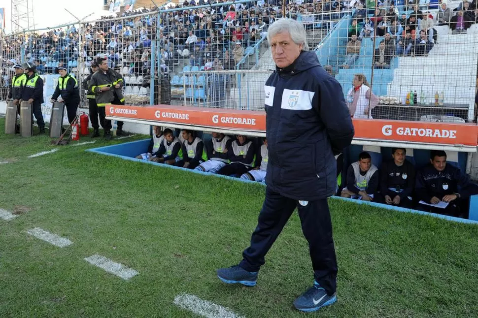 MUY CÓMODO. Rivoira nació futbolísticamente en Almirante Brown de Isidro Casanova, pero Tucumán y Atlético parecen estar destinados a ser su eterna segunda casa en su carrera como entrenador. 