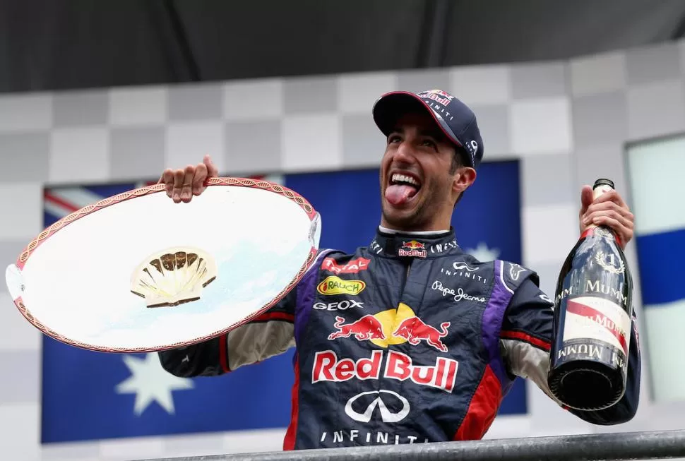 EL MEJOR OTRA VEZ. Daniel Ricciardo festeja en el podio de Spa-Francorchamps tal como lo hizo hace un mes cuando logró la victoria en el GP de Hungría. 