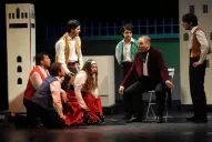 Un barbero trae toda su picardía desde Sevilla