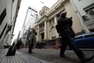 El BCRA obligará a otros bancos a venderle más dólares