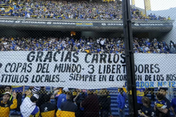 Los hinchas de Boca le dedicaron banderas a Bianchi