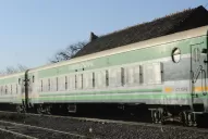 Las vías siguen activas, pero el tren pasa de largo