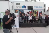 Cristina y Alperovich presentaron aulas talleres móviles