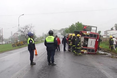 Volcó una autobomba en la 38