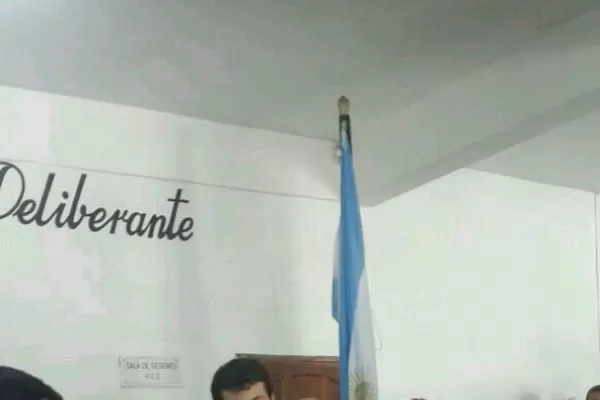 Dejó su banca del PJ y se “mudó” al canismo