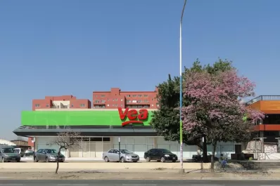 Tiros y destrozos en un súper Vea, en venganza por una paliza que recibió un ladrón