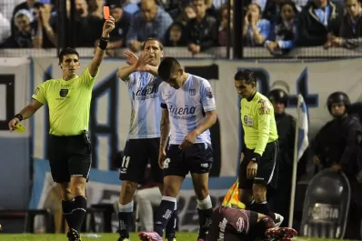 Racing cayó 3-1 de local con Lanús y volvió a protestar por el arbitraje