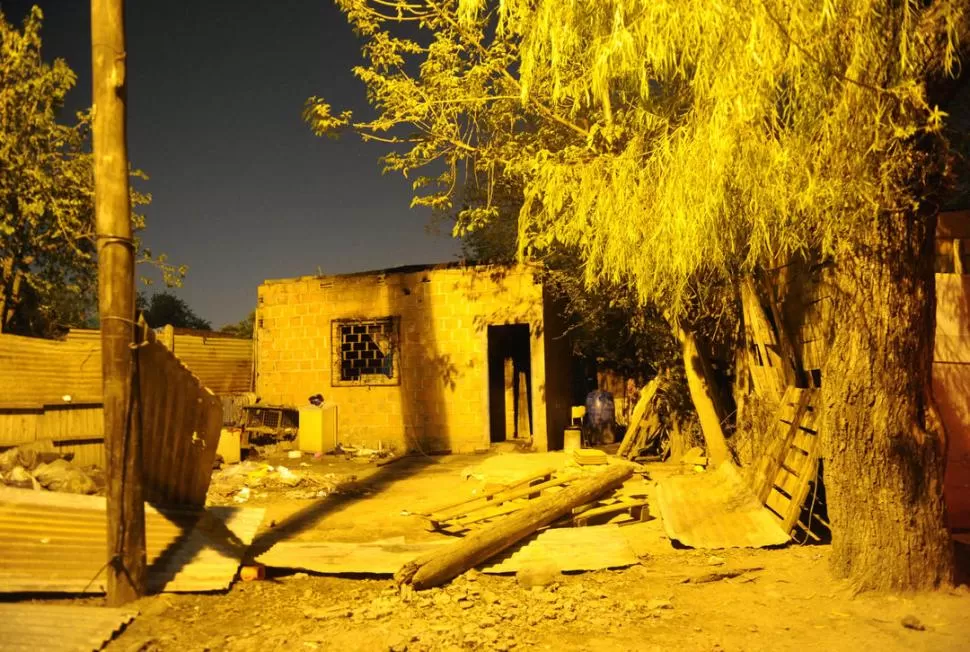 REPRESALIAS. La casa de “Bebe” fue quemada por los familiares de la víctima, luego de producido el crimen. la gaceta / foto de franco vera