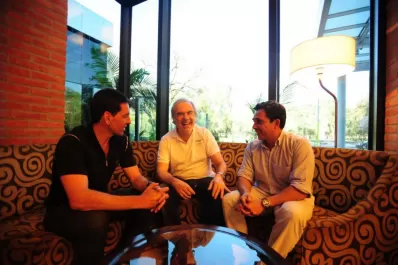 Massa suma dirigentes y se acerca al canismo