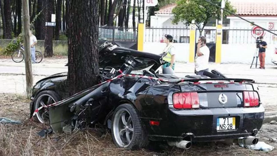 TERRIBLE. El auto del argentino quedó destrozado. FOTO TOMADA DE TN.COM.AR