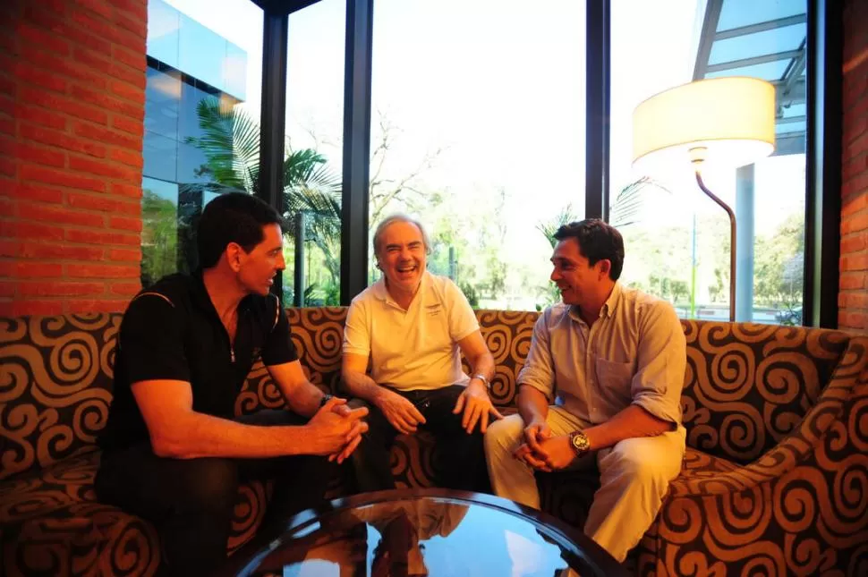 MASSISTAS. Vargas Aignasse, Álvarez y Marcoccia conversan en el hall del hotel Sheraton de Tucumán. la gaceta / foto de diego aráoz