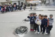 Vecinos de Villa Piolín protestaron contra la decisión de ser trasladados a El Manantial