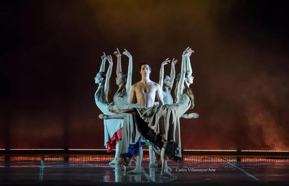 EN COMPLETA SIMETRÍA. La armonía marca un momento clave en una coreografía del Ballet Metropolitano. gentileza ballet metropolitano