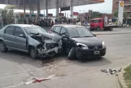 Brutal choque de dos autos en Ejército del Norte y Mendoza