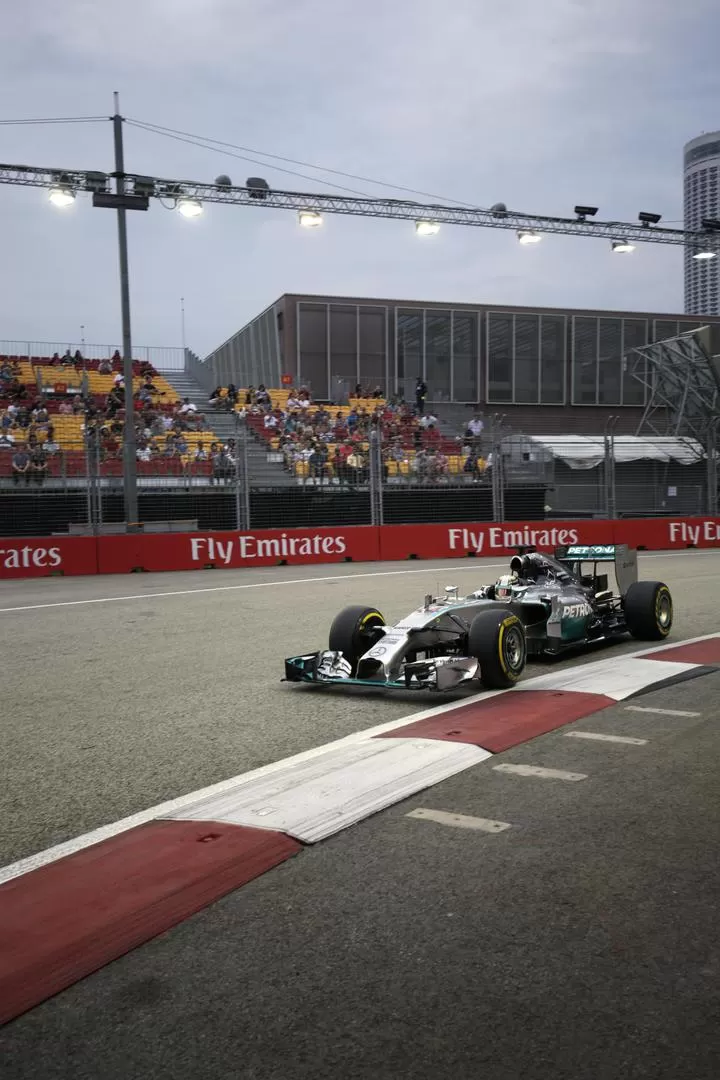 POR UN PELO. Hamilton le sopló la “pole” a Rosberg por una diferencia mínima. 