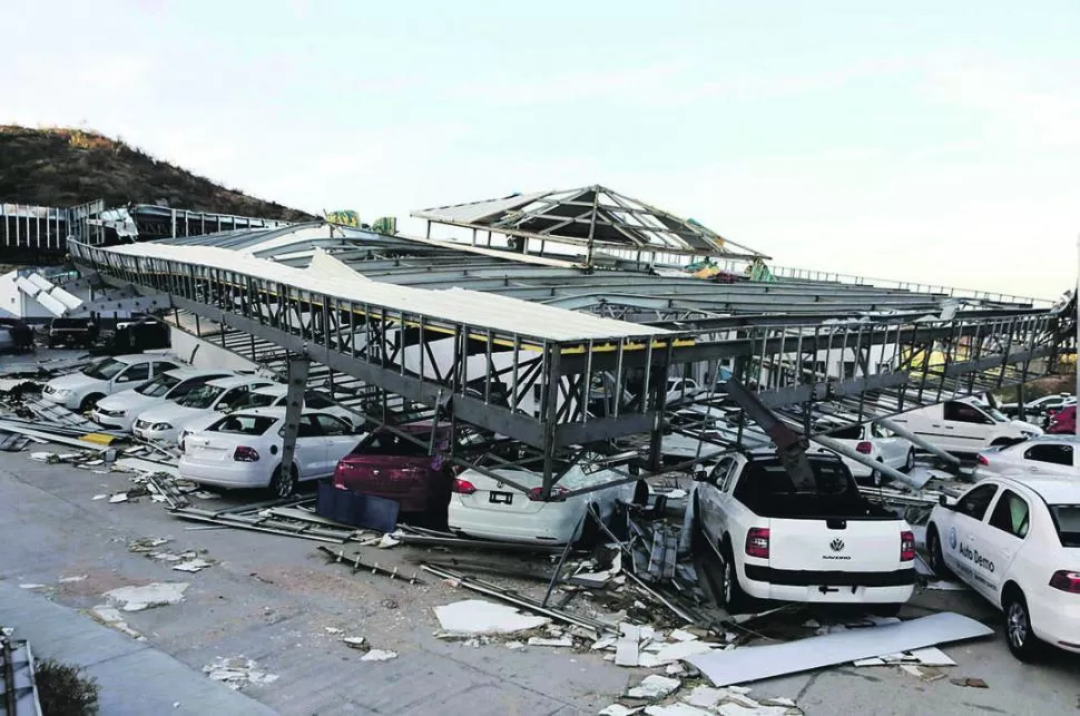BAJA CALIFORNIA. El huracán provocó graves destrozos en los balnearios. reuters
