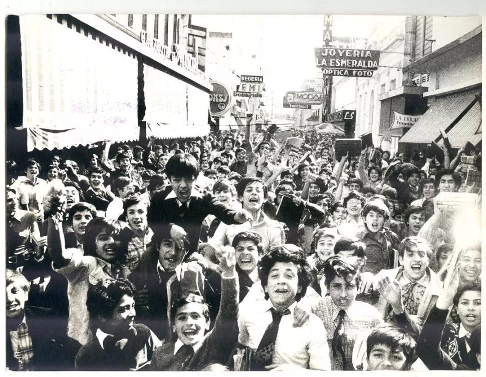EN 1974. Los estudiantes invaden     la cuadra de Muñecas al 100. la gaceta / fotos de archivo