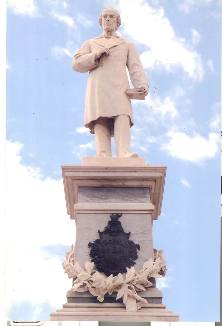 JUAN BAUTISTA ALBERDI. Efigie en mármol, obra del escultor Camilo Romairone la gaceta / archivo