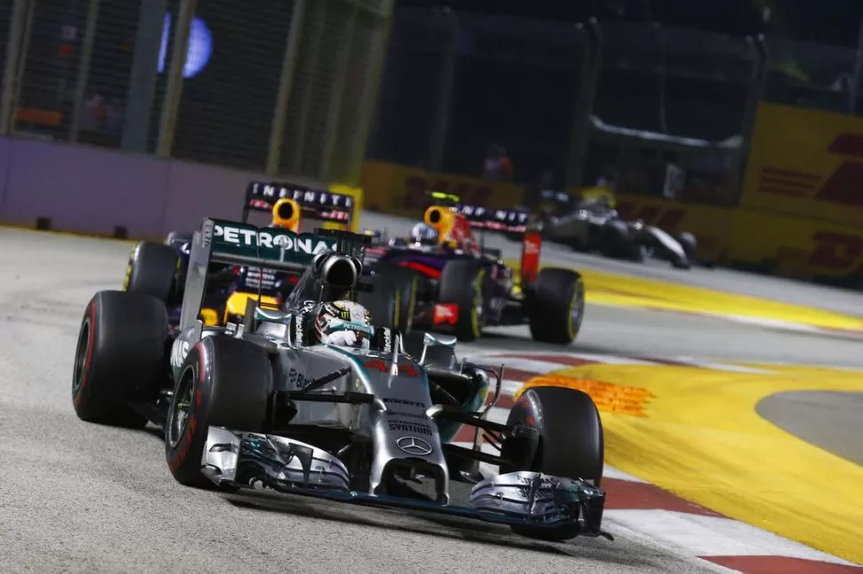 CON AUTORIDAD. Sin Rosberg en la pista, a Lewis Hamilton el único que le impuso presión fue Sebastian Vettel. Pero el británico impuso condiciones con el Mercedes. 