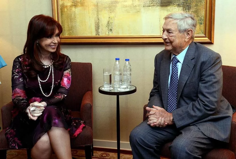 EDIFICIO DE LUJO. Cristina Fernández recibió a George Soros en el Hotel Mandarín Oriental, ubicado frente al Central Park de Nueva York. telaM