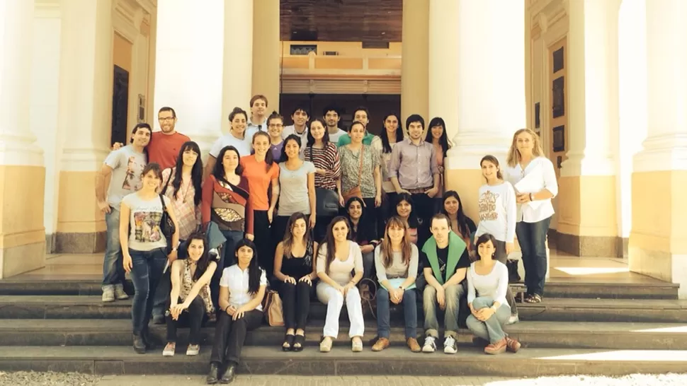 VIAJEROS. Jóvenes de distintas carreras de la UNT participarán en Chile en las Jornadas de las universidades del Grupo Montevideo. 